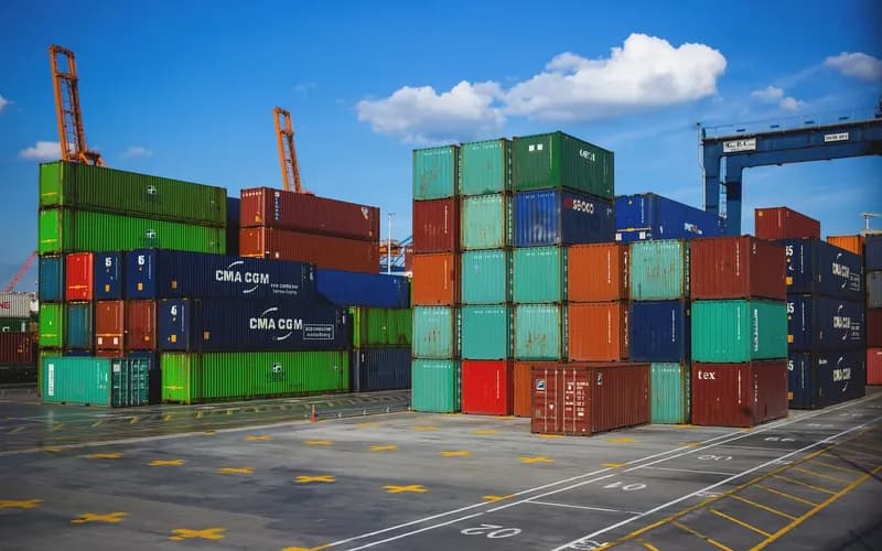 Se mantiene prohibición de importación y reexportación de mercancía que viole los derechos de PI
