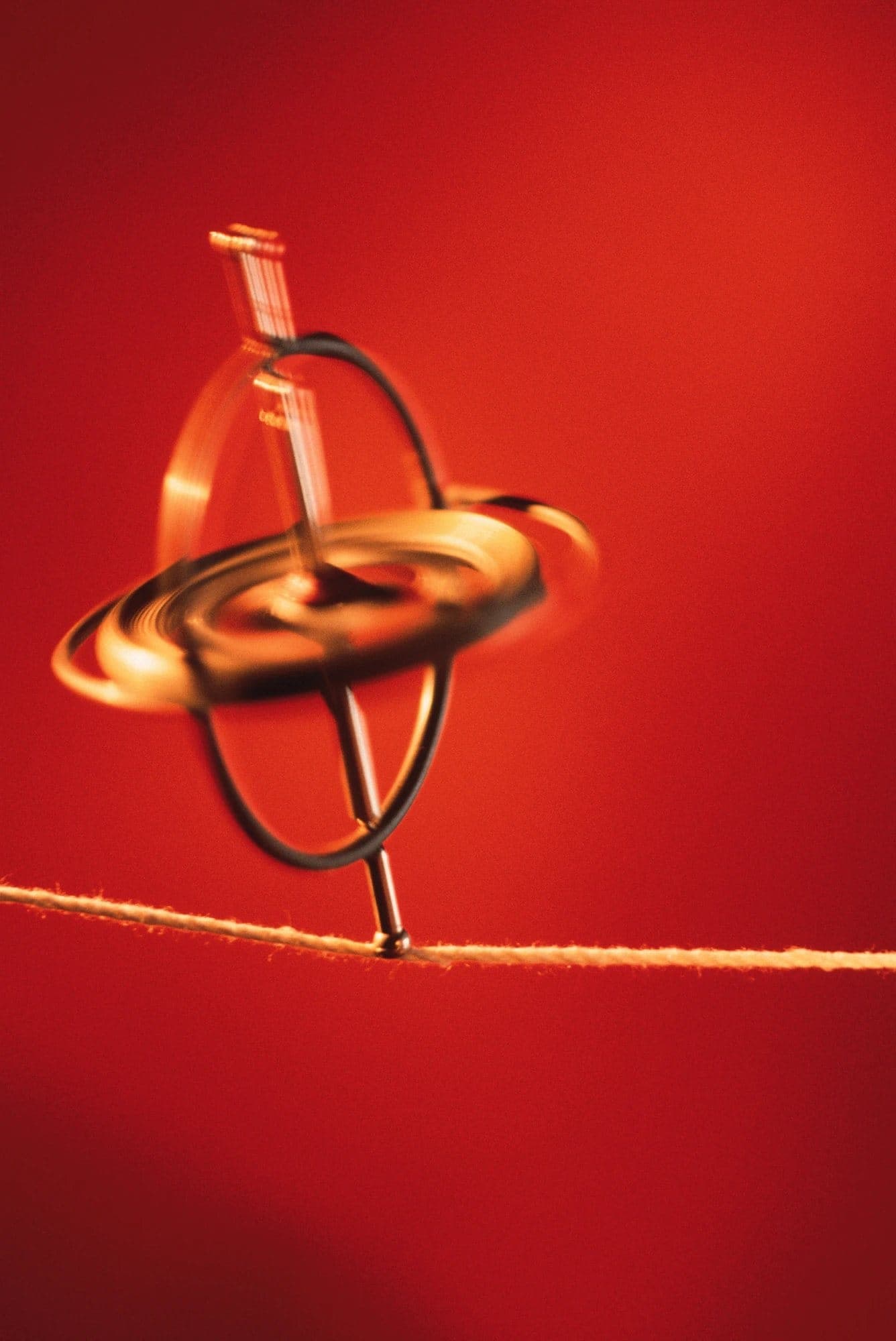 Giroscopio en equilibrio sobre una cuerda tensa