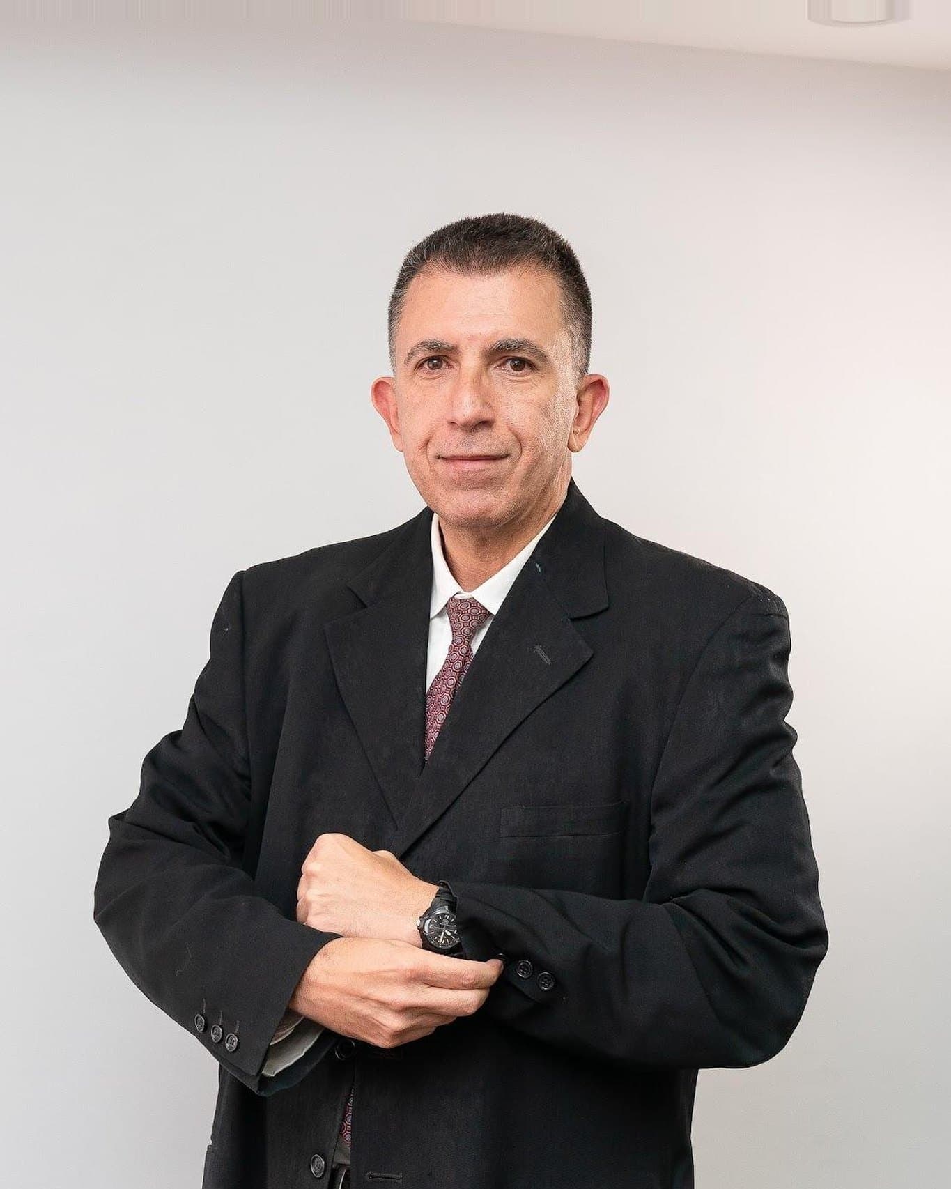 Retrato de Omar Velásquez, Coordinador de Cobranzas en Antequera